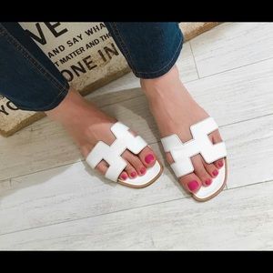 WHITE ITALIAN LEATHER SLIDE SANDAL SIZE 37 7